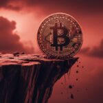 خطر ریزش بیت کوین به کانال ۱۰۰,۰۰۰ دلار! نهنگ‌ها BTC را نجات می‌دهند؟