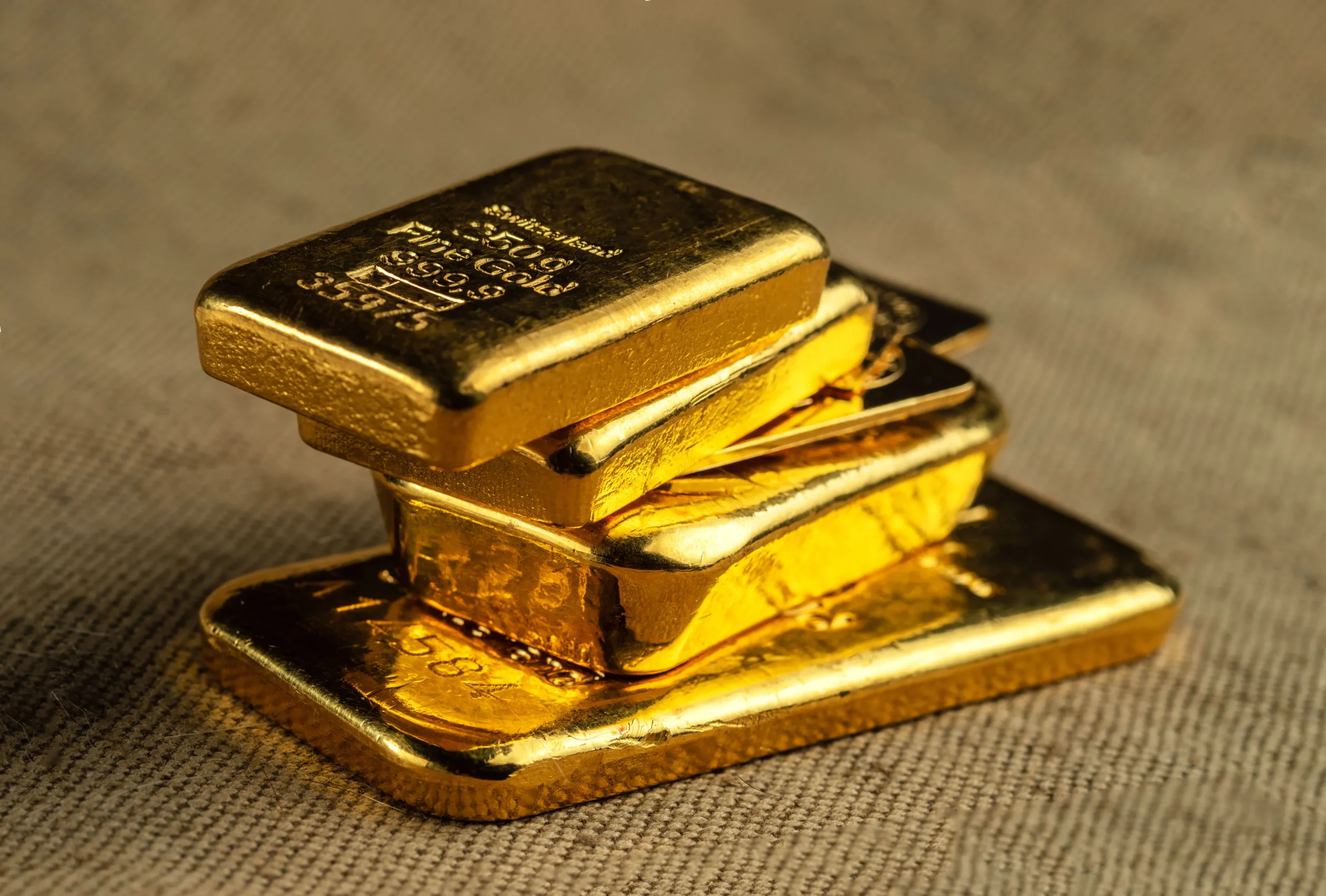 اختلاف بازار سهام و نفت بر سر سرنوشت قیمت طلا؛ چشم‌انداز فلزات گران‌بها در مه ۲۰۲۶