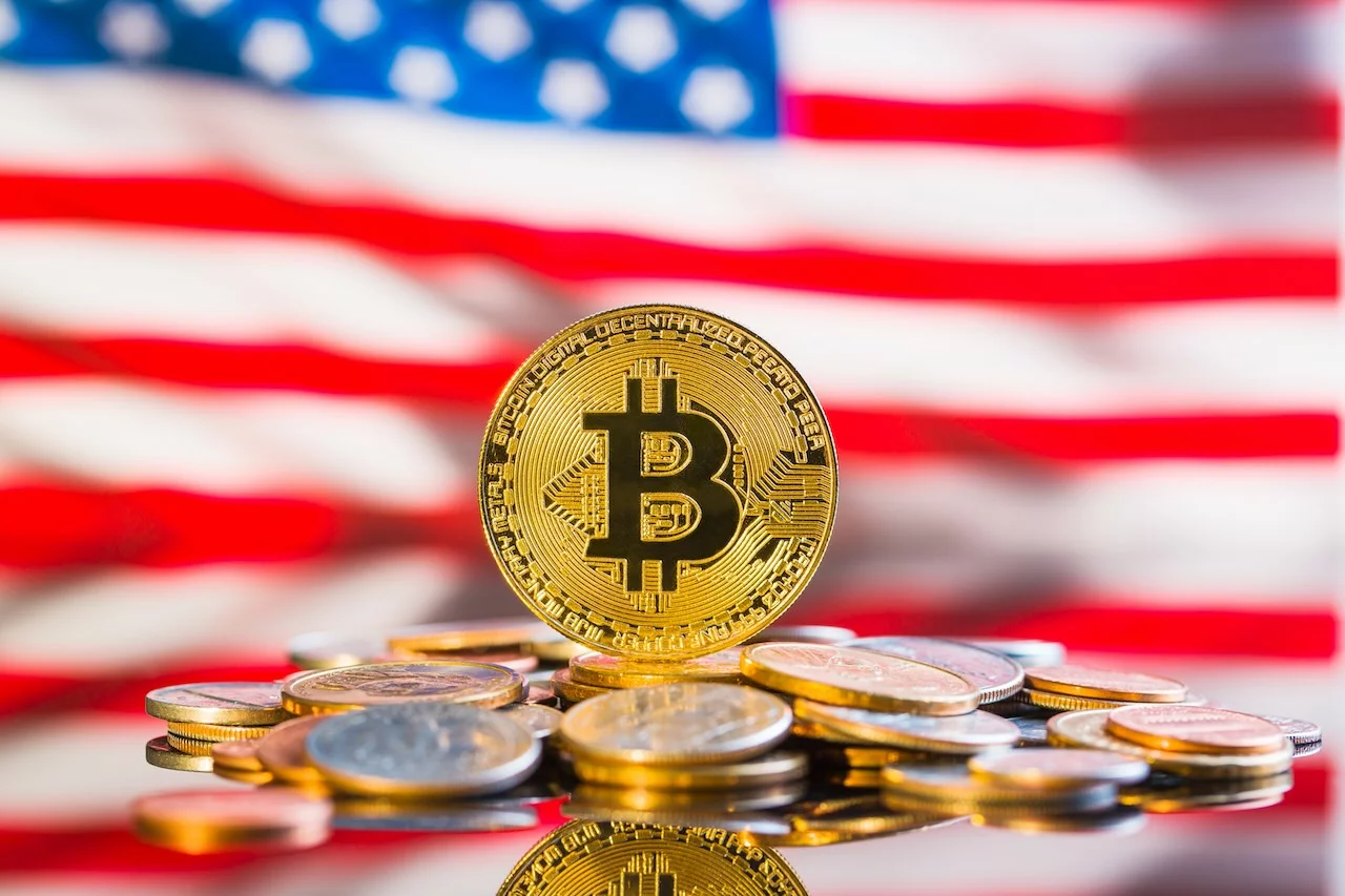 ادعای مالکیت ایالات متحده بر ۴۰٪ عرضه بیت کوین تا سال ۲۰۲۵ جنجال برانگیز شد
