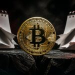 خطر سقوط بیت کوین به زیر ۵۰ هزار دلار؛ این ۲ رویداد را جدی بگیرید!