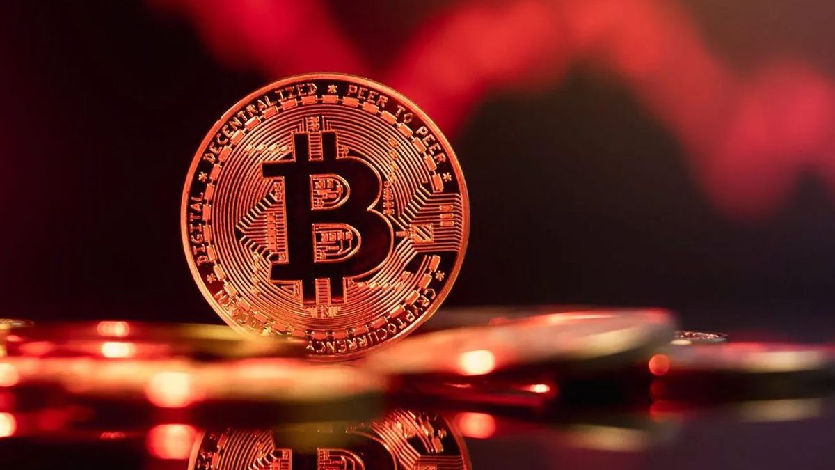 قیمت بیت‌ کوین پس از سقوطی شدید، در محدوده ۱۰۵ هزار دلار تثبیت شد