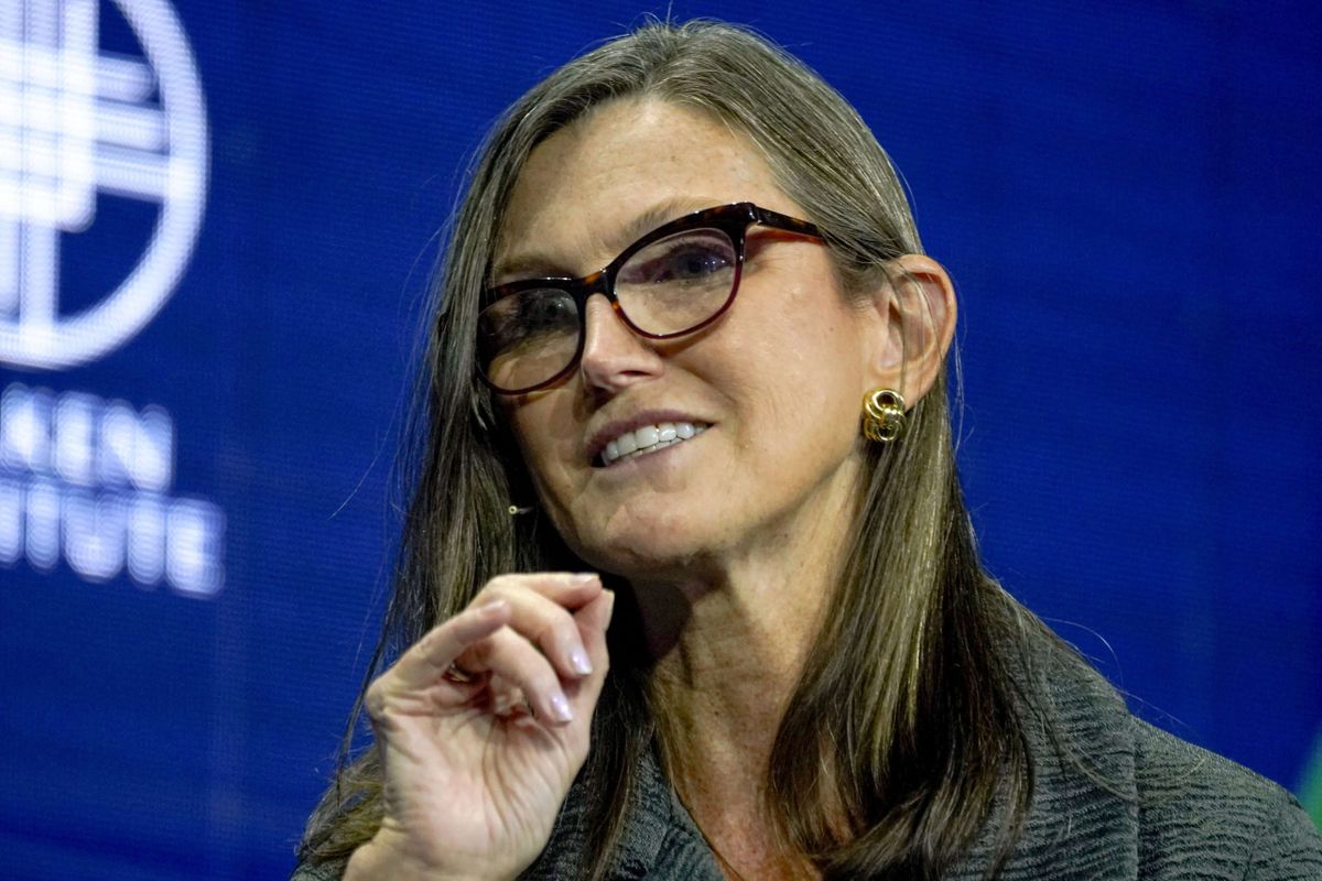 کتی وود: نااطمینانی و نوسان بیت کوین، نظریه ۱ میلیون دلاری شدن قیمت آن را تقویت می‌کند