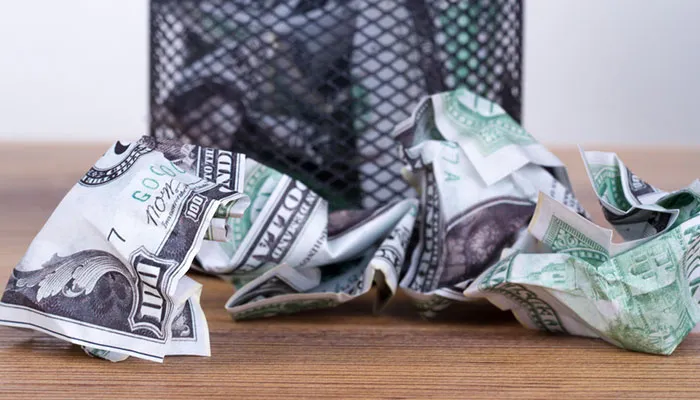 دلار سطل زباله