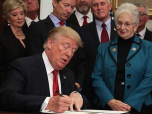 ترامپ لایحه بودجه مطالعه بر بلاک‌چین را امضا کرد