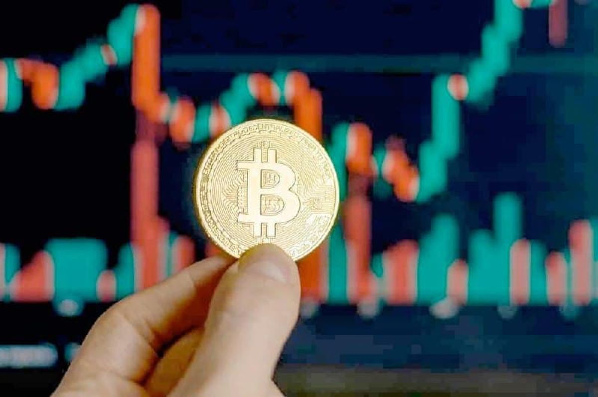 ثبات قیمت بیت کوین در آستانه سال ۲۰۲۶؛ نشانه‌هایی از آماده‌سازی بازار مشتقات