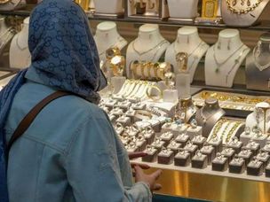 پیش‌بینی قیمت طلا در هفته آینده؛ دلار یا اونس، کدام دست بالا را دارد؟