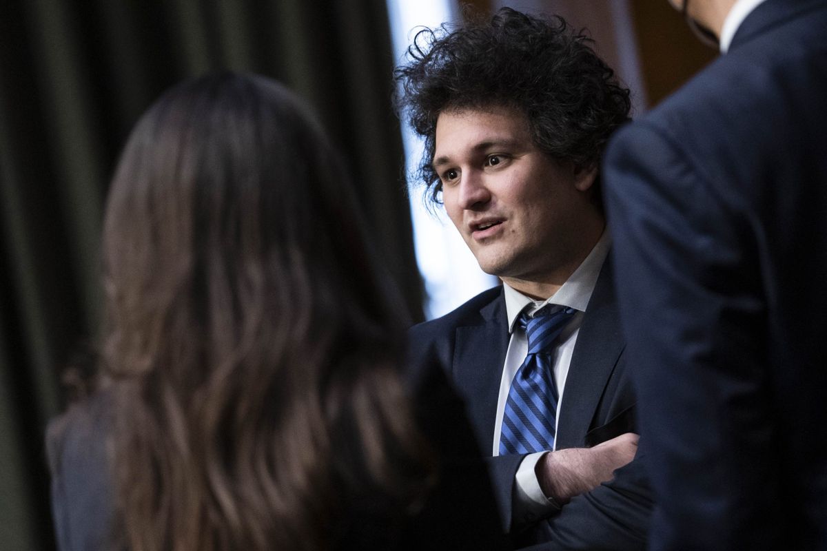 یکی از دادستان‌های آمریکایی می‌گوید سم بنکمن فرید نباید به اینترنت دسترسی داشته باشد