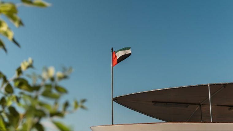 خروج امارات از اوپک و ریزش قیمت بیت کوین به زیر ۷۶٬۰۰۰ دلار