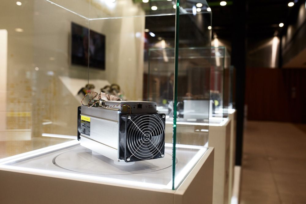 نصف شدن نرخ هش شبکه بیت کوین طی دو هفته گذشته ! نصف شدن نرخ هش شبکه بیت کوین طی دو هفته گذشته !