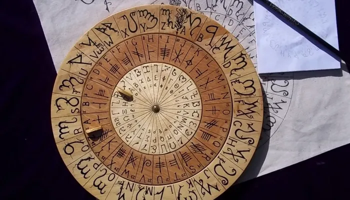 مروری بر تاریخچه رمزنگاری و انواع روشهای آن مروری بر تاریخچه رمزنگاری و انواع روشهای آن