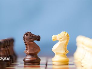 مبارزه بر سر قدرت در بیت مین خط تولید این شرکت را نصف کرده است