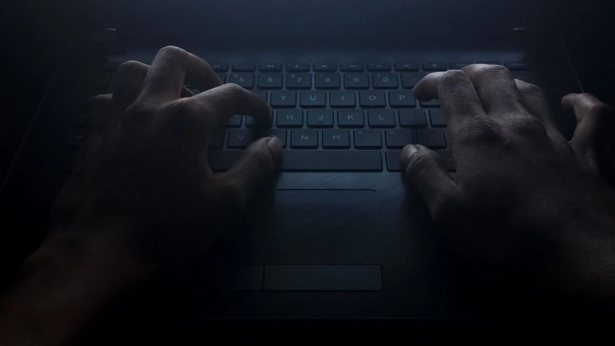 یک هکر ادعا می‌کند که به سیستم نظارت بر تخلفات بایننس و کوین‌بیس دسترسی پیدا کرده‌ است