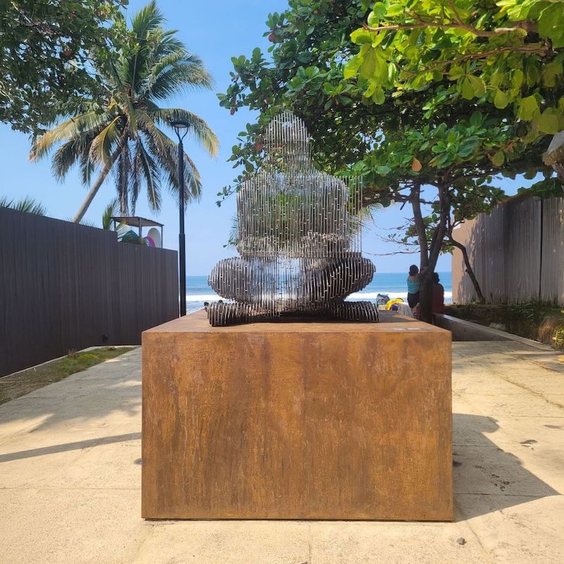 تصویری از مجسمه ساتوشی ناکاموتو در ساحل بیت کوین در ال‌زونته السالوادور