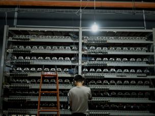 میزان مصرف برق شبکه بیت کوین به هیچ وجه مثل خودش مجازی نیست