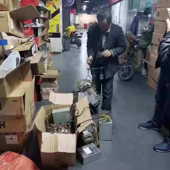 ماینرهای چینی در حال فروش ارزان دستگاه‌های استخراج