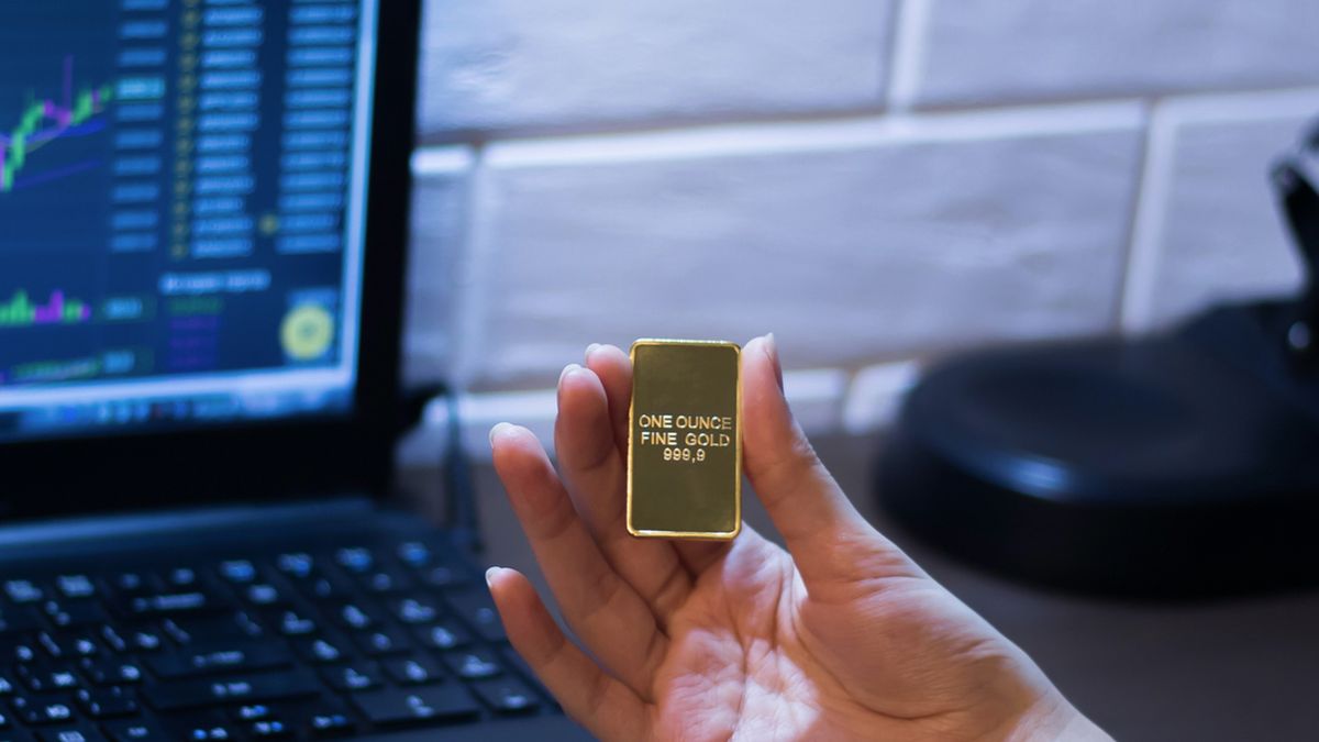 بهای هر اونس طلا به بیش از ۲ هزار دلار رسید