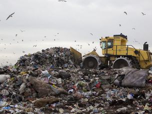 ۷۵ میلیون دلار از بیت کوین های این مرد زیر ۲۰۰,۰۰۰ تن زباله مدفون است !