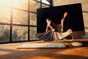 زندگی میان سیلاب‌ها: نقد و بررسی کمک به سیل‌زدگان از طریق بیت کوین