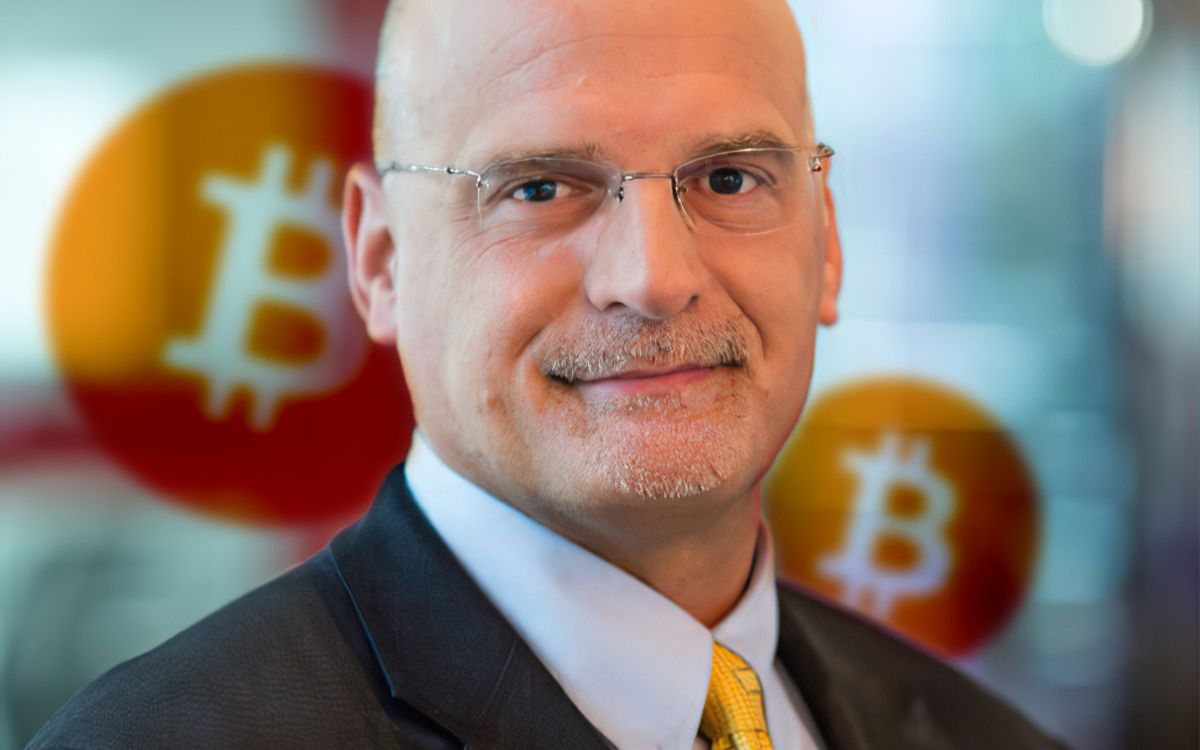 مک‌گلون: بیت کوین همچنان در راه رسیدن به ۱۰۰,۰۰۰ دلار است