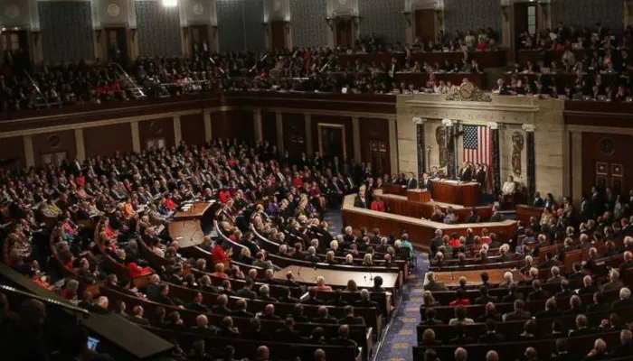 بیت کوین به زیر 10,000 دلار سقوط کرد؛ فیسبوک و ترامپ حمام خون راه انداختند! سنای آمریکا