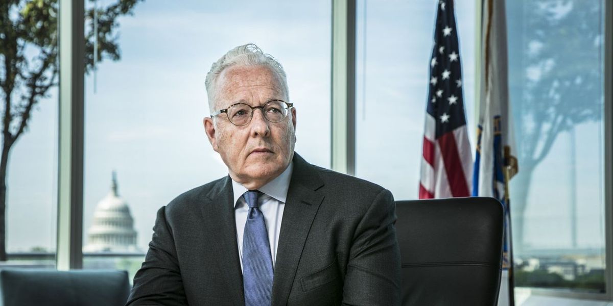 مدیر سابق کمیسیون بورس آمریکا به فساد مالی متهم شد