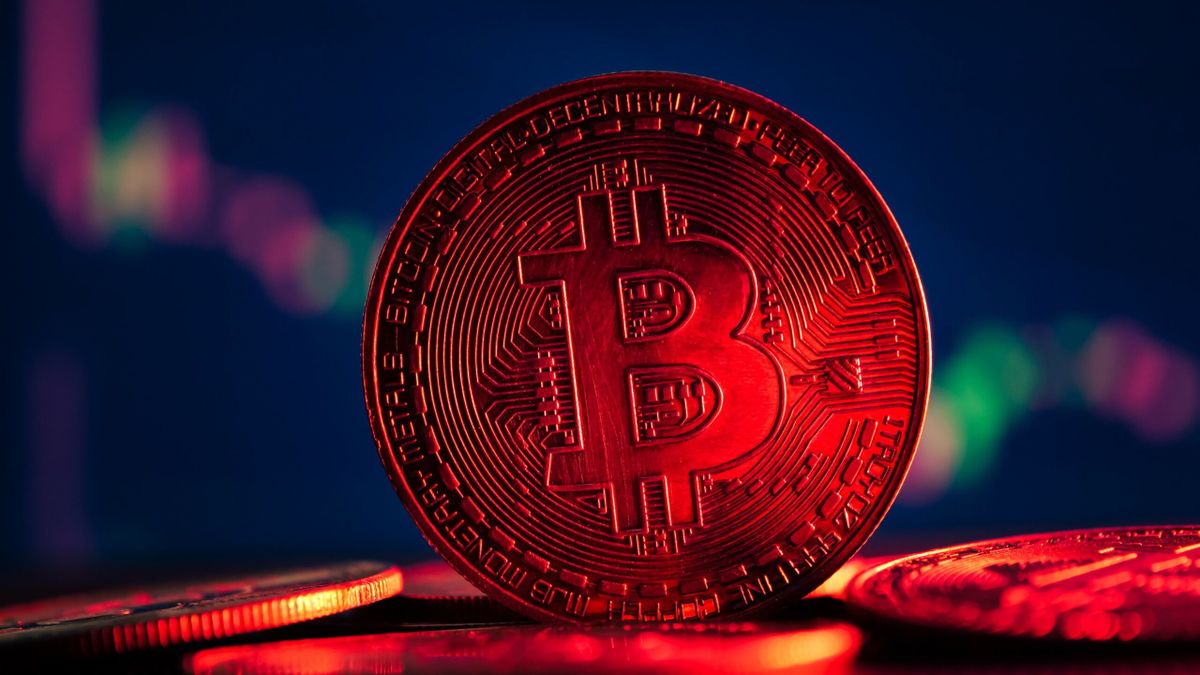 بیت‌ کوین روی خط مرگ؛ شکست سطح ۱۰۳,۵۰۰ دلار می‌تواند سقوط تازه‌ای رقم بزند