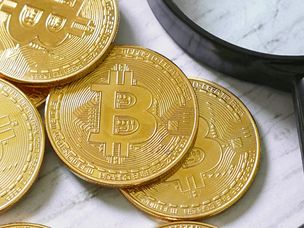 احتمال پذیرش ETF بیت کوین در سال آینده چقدر است؟