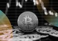 افزایش ۲ برابری فعالیت هولدرهای قدیمی بیت کوین در بحبوحه نوسانات قیمت