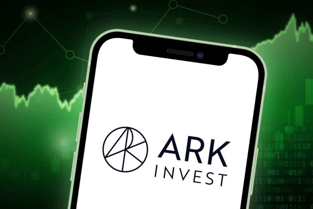 فروش ۱۳۳هزار سهام کوینبیس توسط آرک اینوست با نزدیکشدن به مهلت تصمیمگیری ETFهای بیت کوین