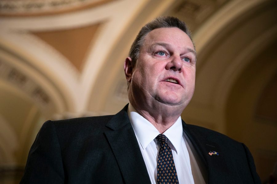 سناتور آمریکایی: هیچ دلیلی برای وجود ارزهای دیجیتال نمی‌بینم